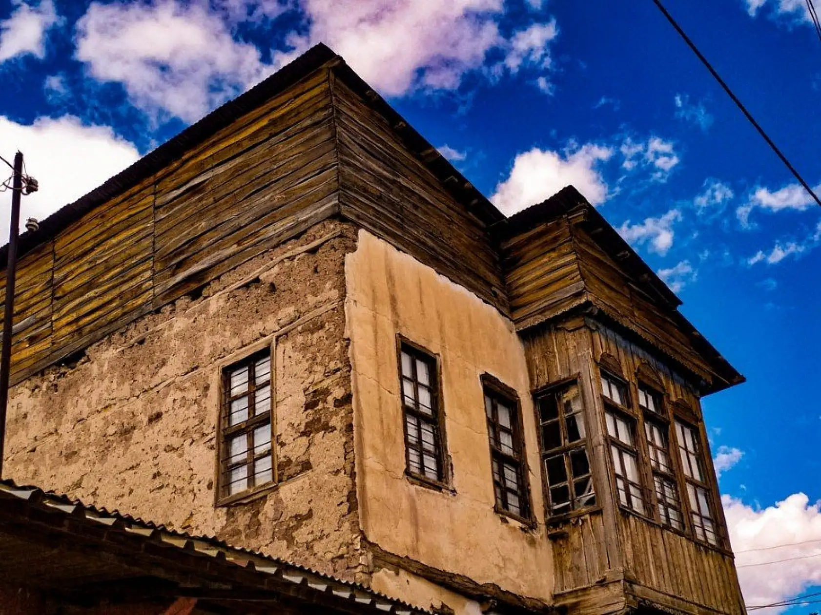 Elazığ'ın tarihi konakları sonbaharla güzelleşti