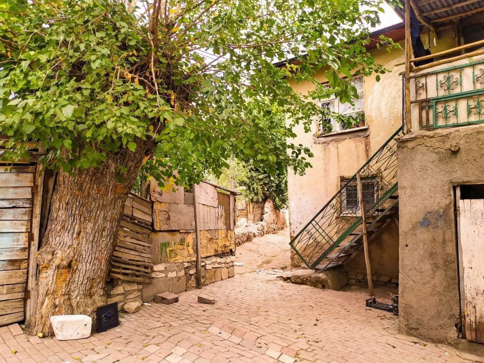 Elazığ'ın tarihi konakları sonbaharla güzelleşti