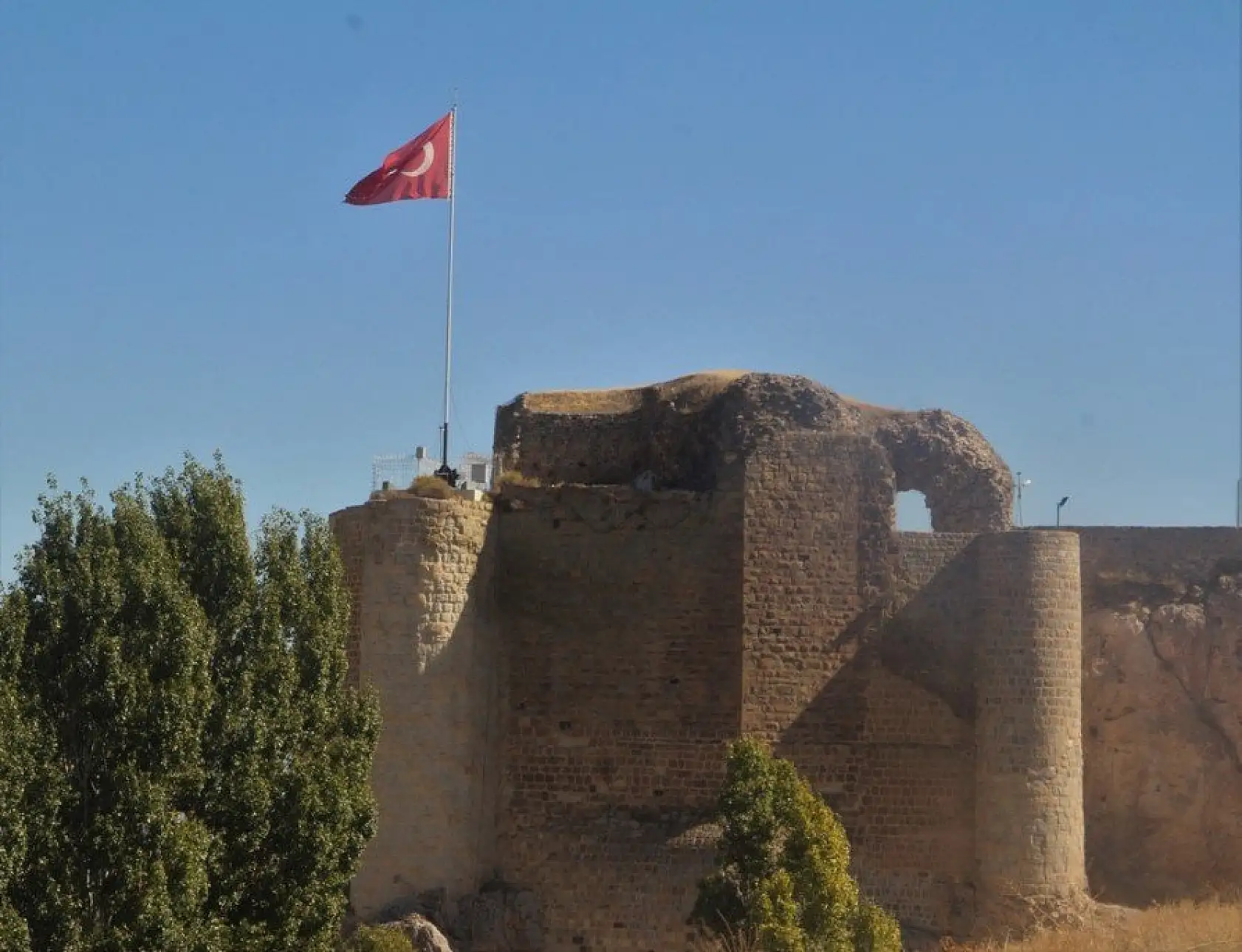 Tarihi Harput Kalesi turistlerin gözde mekanı haline geldi
