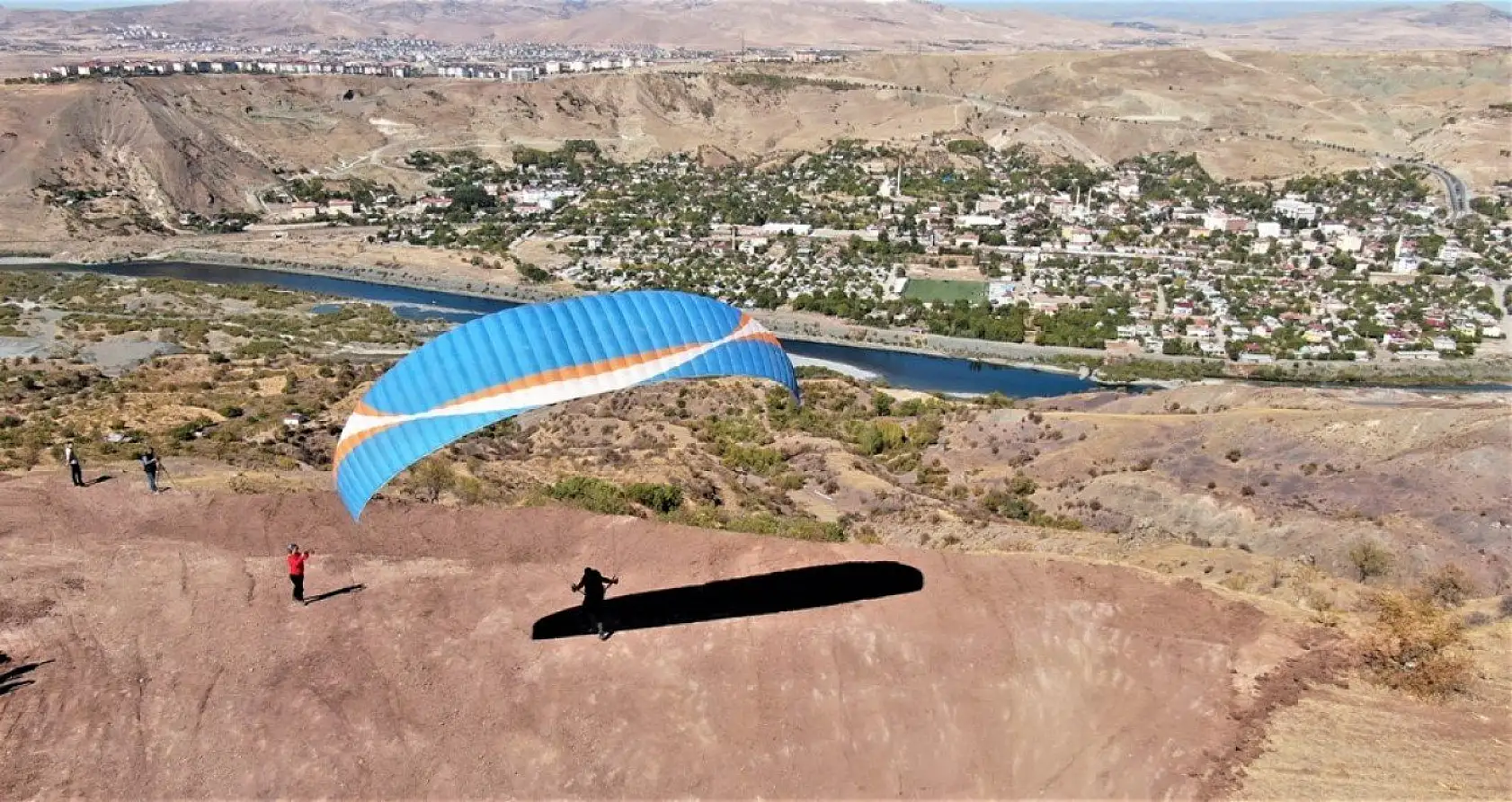 Palu semaları, yamaç paraşütçülerine ev sahipliği yaptı