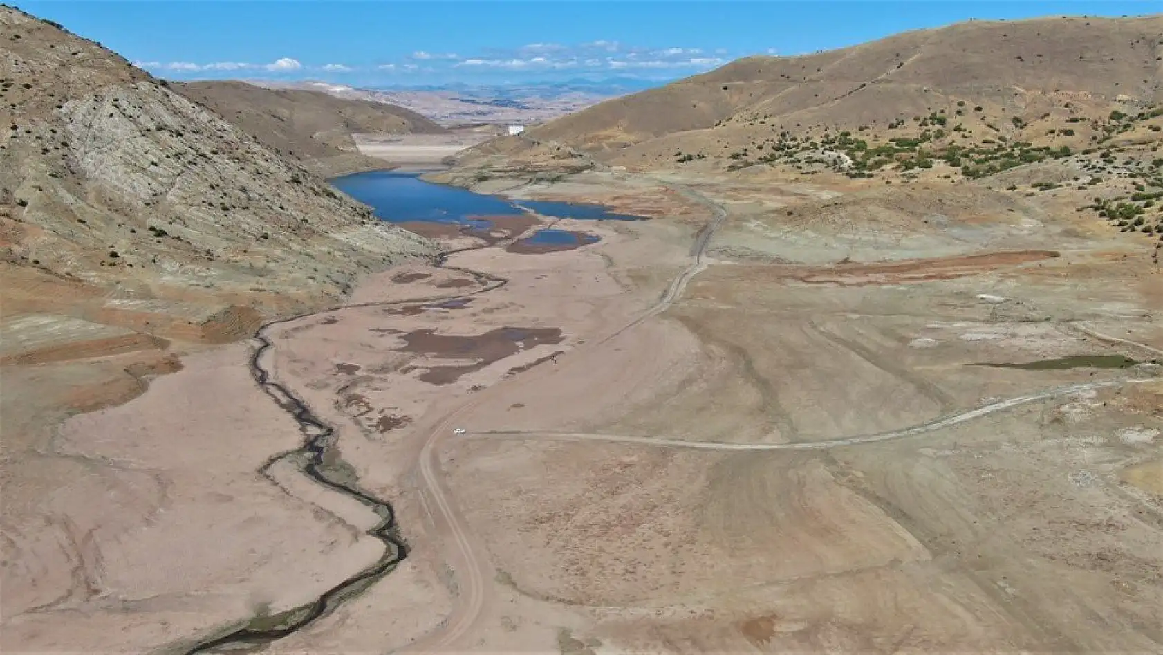 Hamzabey Barajı'nın son hali adeta çölü andırdı