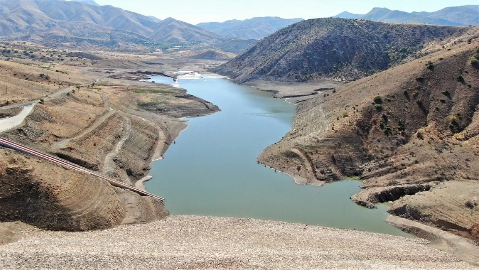 Hamzabey Barajı'nın son hali adeta çölü andırdı
