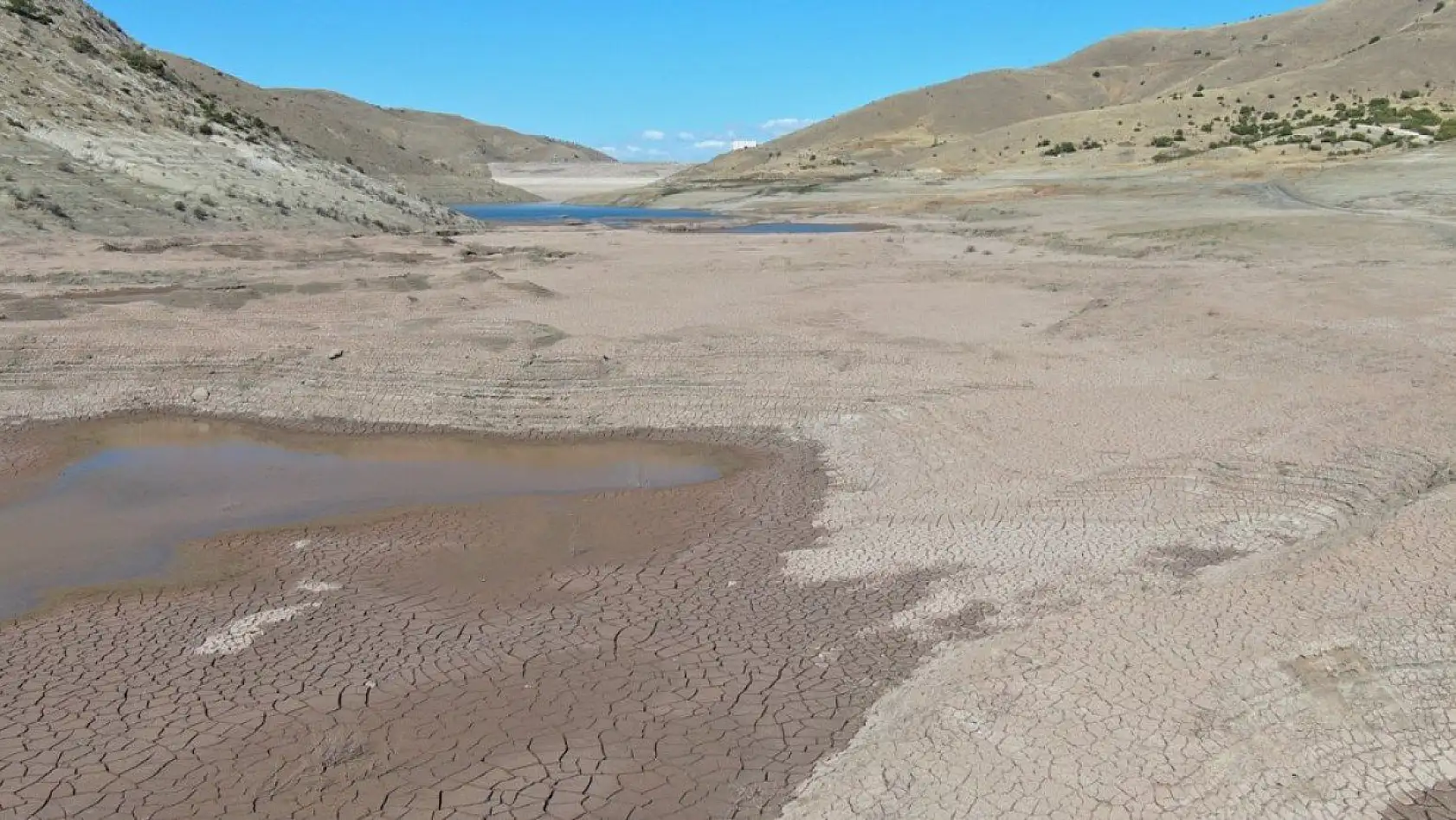 Hamzabey Barajı'nın son hali adeta çölü andırdı