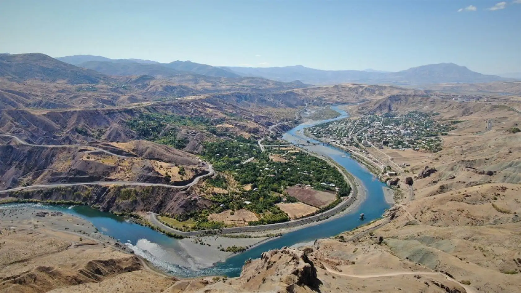 Üç bin yıllık taş kitabe ilk günkü ihtişamını koruyor