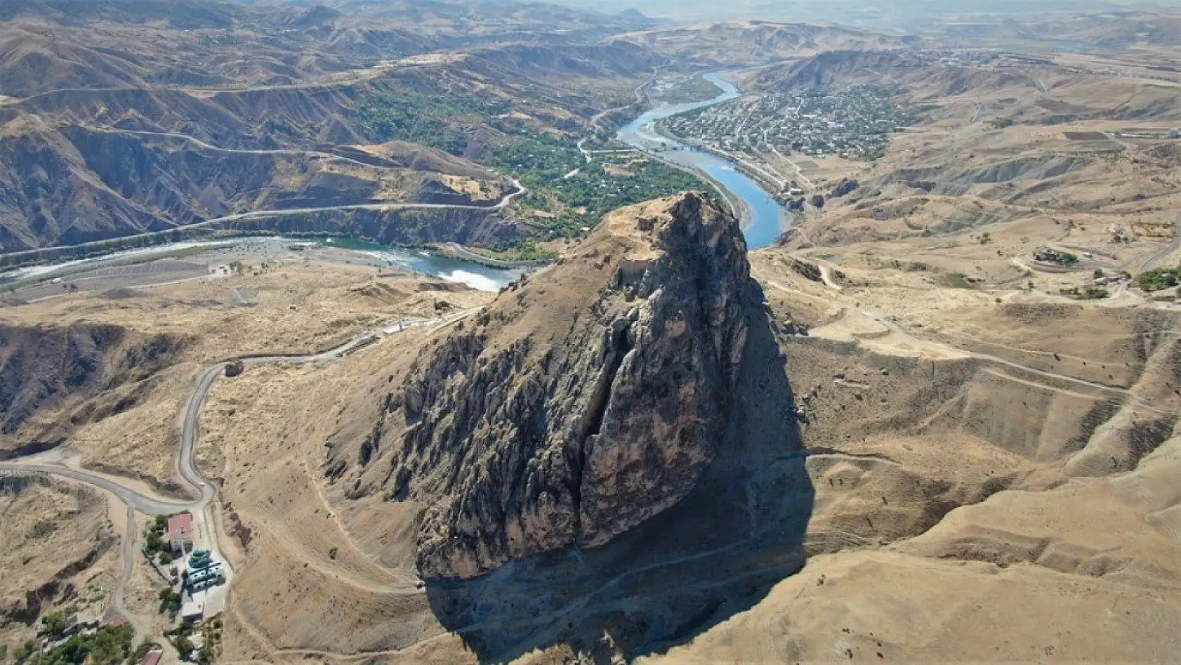 Üç bin yıllık taş kitabe ilk günkü ihtişamını koruyor