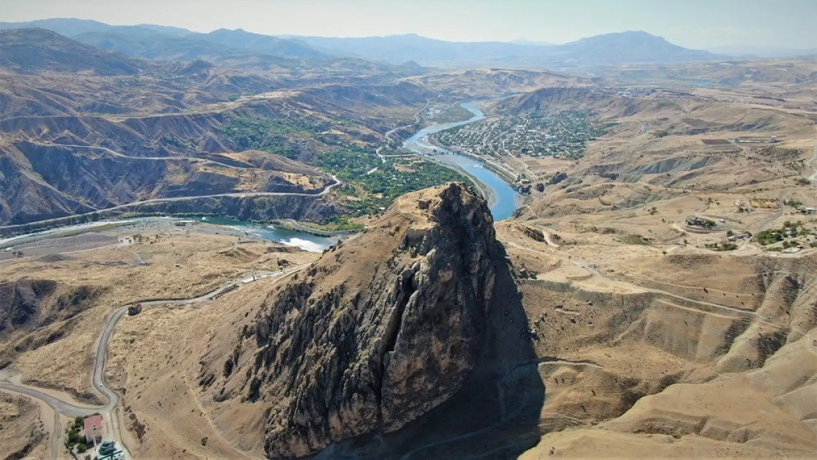Üç bin yıllık taş kitabe ilk günkü ihtişamını koruyor