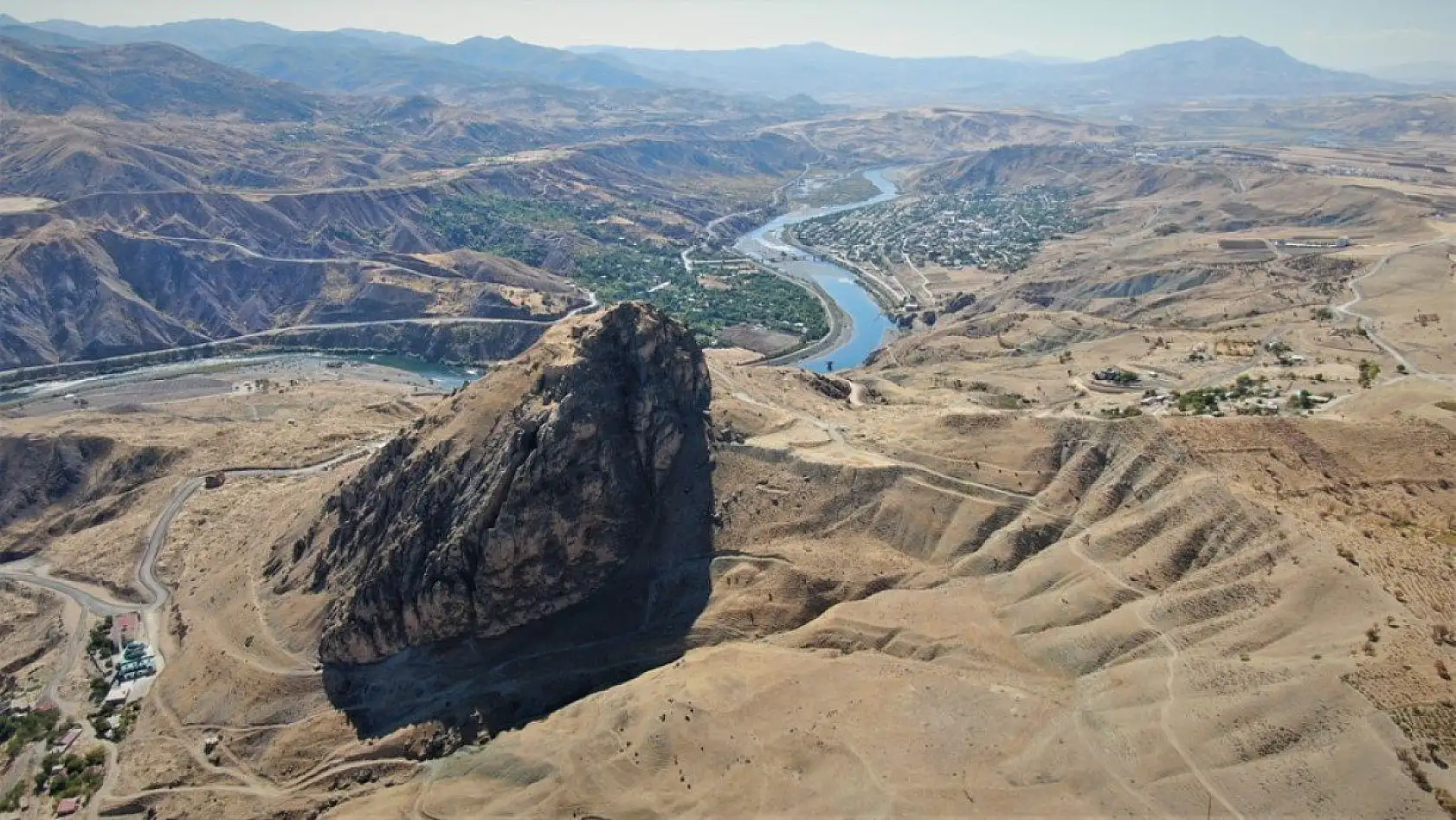 Üç bin yıllık taş kitabe ilk günkü ihtişamını koruyor