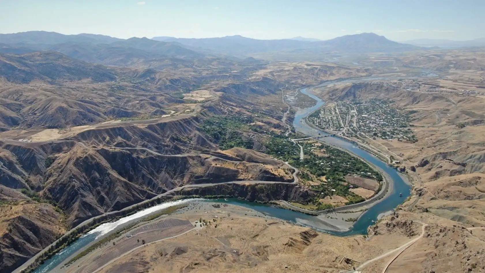 Üç bin yıllık taş kitabe ilk günkü ihtişamını koruyor