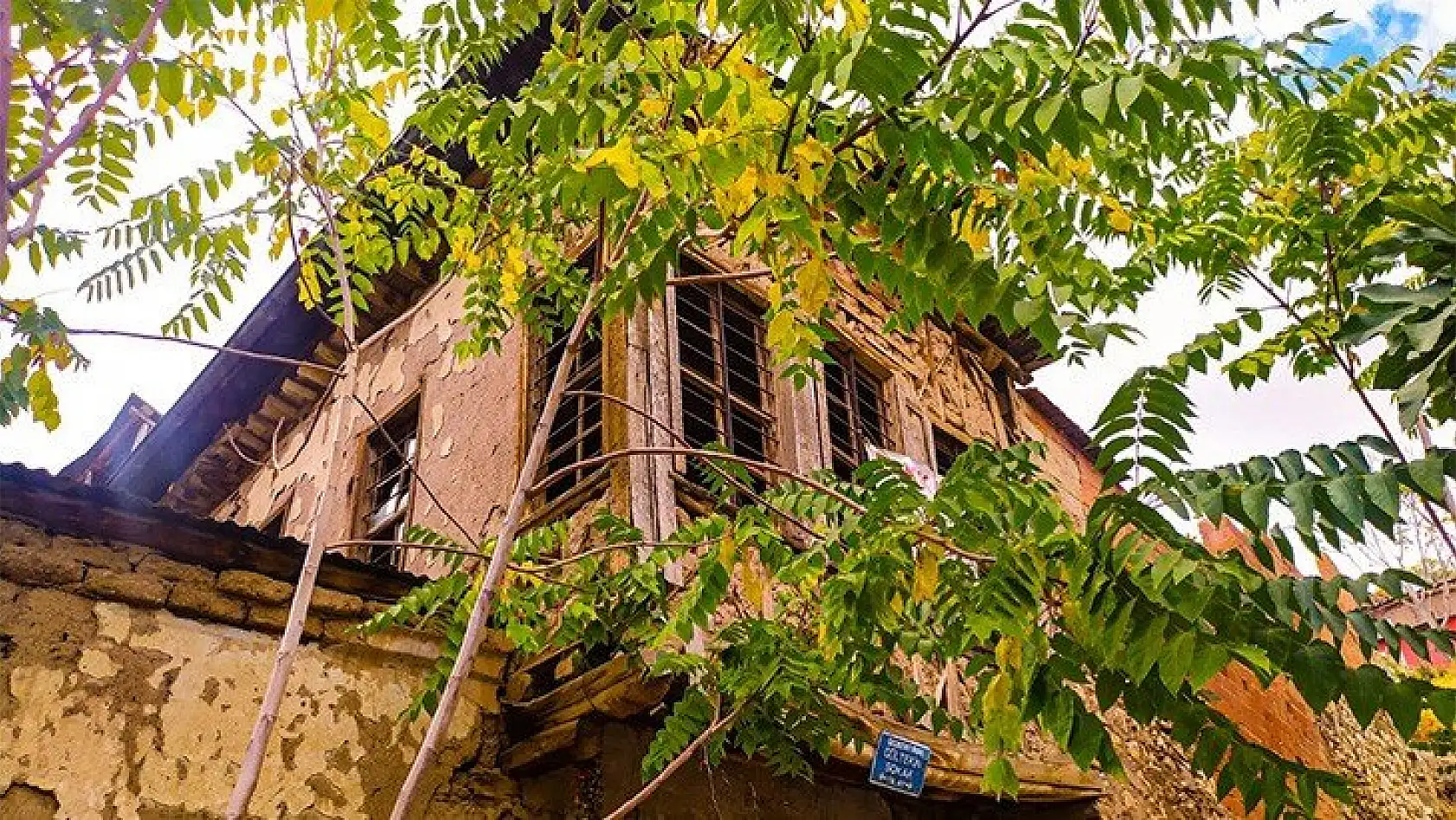 Elazığ'ın tarihi konakları sonbaharla güzelleşti