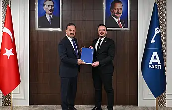 Yavuz Ağıralioğlu Elazığ'da anahtarı gençlere teslim etti: Yeni başkan Sarışın oldu