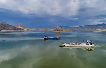 Asfaltın bittiği yer maviye açılıyor: İşte Elazığ'ın feribot hikayesi