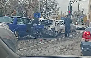 Elazığ'da dört araç birbirine girdi: İki yaralı!