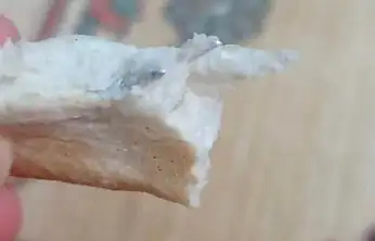 Elazığ'da ekmeğin içinden vida çıktı: Vatandaş şaşkına döndü