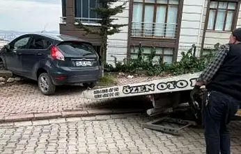 Elazığ'da kontrolünü kaybeden sürücü istinat duvarına çarptı