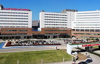 Kaldırımda yürümek mucize oldu: Elazığ'da düşen düşene!