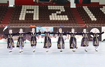 Kültür ve sanat bir arada: Elazığ'da halk oyunları yarışması heyecanı!