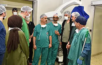 Vekil Keleş ameliyathanede! Eski mesai arkadaşlarıyla sağlığın nabzını tuttu