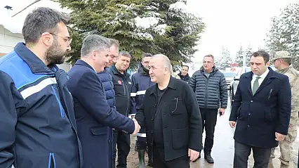 Yeşilova'da enerji, Cumhuriyetçi'de yol mesaisi: Vali Hatipoğlu'ndan tam saha denetim