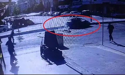 Diyarbakır'da otomobilin çocuğa çarptığı anlar kamerada