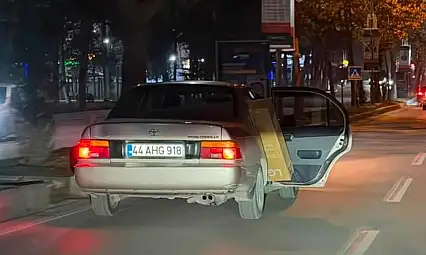 Zübeyde Hanım Caddesi'nde tehlikeli taşıma anı kameraya yansıdı