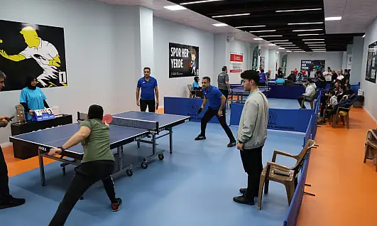 Elazığ'da kurumlar masa tenisinde buluştu: 15 takım, 60 sporcu aynı masada