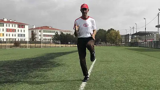 58 yaşındaki muhtar gençlere taş çıkartıyor, günde 20 kilometre koşuyor