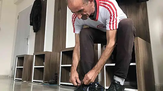 58 yaşındaki muhtar gençlere taş çıkartıyor, günde 20 kilometre koşuyor