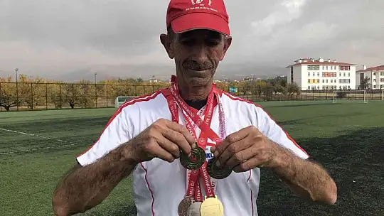 58 yaşındaki muhtar gençlere taş çıkartıyor, günde 20 kilometre koşuyor