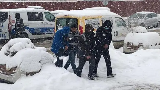 6 farklı ikamete giren hırsızlardan 3'ü tutuklandı