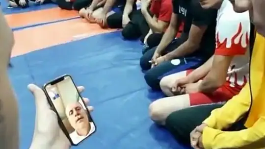 Baykan, Elazığlı güreşçilere hediyelerini gönderdi