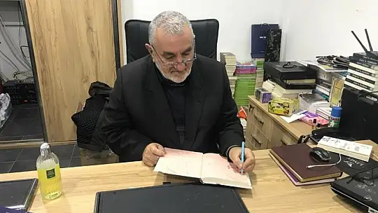Çobanlık yaparken çöpten bulduğu kitap hayatını değiştirdi