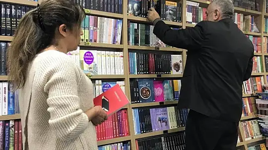 Çobanlık yaparken çöpten bulduğu kitap hayatını değiştirdi