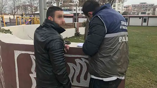 Çocuk parkında pitbull gezdiriyordu, cezayı duyunca kendi elleri ile teslim etti