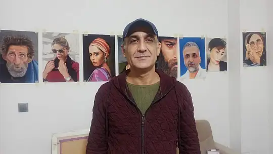 Çocukken kömürle çiziyordu, şimdi yaptığı eserleri görenler gözlerine inanamıyor