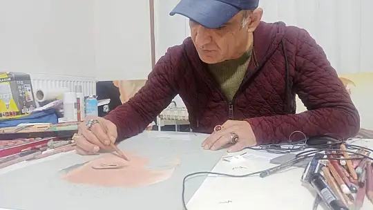 Çocukken kömürle çiziyordu, şimdi yaptığı eserleri görenler gözlerine inanamıyor