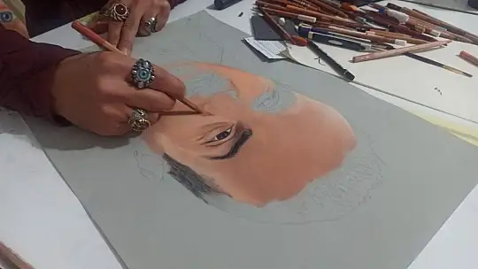 Çocukken kömürle çiziyordu, şimdi yaptığı eserleri görenler gözlerine inanamıyor