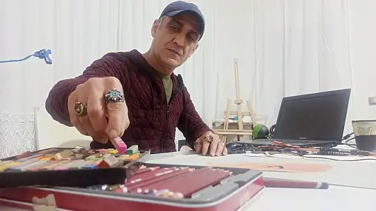 Çocukken kömürle çiziyordu, şimdi yaptığı eserleri görenler gözlerine inanamıyor