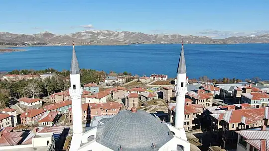 Depremin merkezi Sivrice'deki göl manzaralı TOKİ konutları tamamlandı