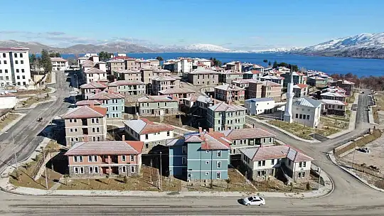 Depremin merkezi Sivrice'deki göl manzaralı TOKİ konutları tamamlandı