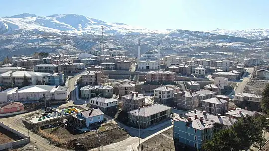 Depremin merkezi Sivrice'deki göl manzaralı TOKİ konutları tamamlandı