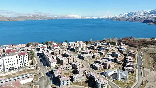 Depremin merkezi Sivrice'deki göl manzaralı TOKİ konutları tamamlandı