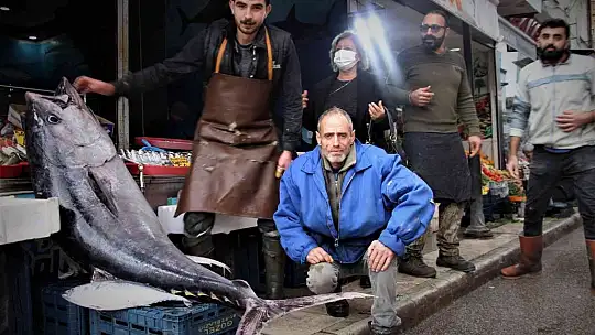 Dev orkinos görenleri hayretler içinde bıraktı