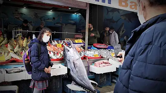 Dev orkinos görenleri hayretler içinde bıraktı