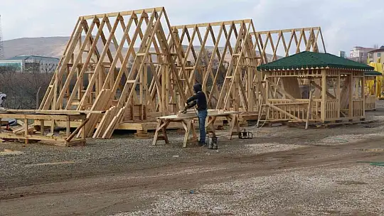 İş adamı Koyuncu'dan memleketi Elazığ'a Bungalov ev yatırımı