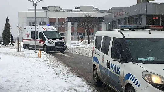 Donmak üzereydi, kar üzerinde baygın haldeyken son anda kurtarıldı