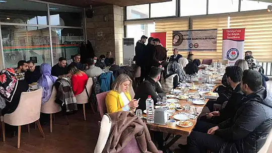 Eğitim Bir-Sen gazetecilerle bir araya geldi