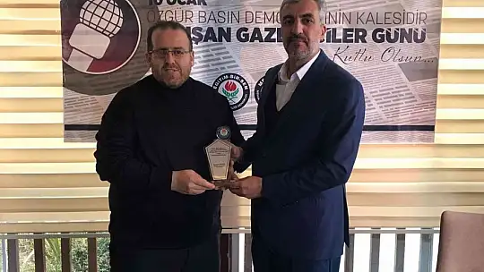Eğitim Bir-Sen gazetecilerle bir araya geldi