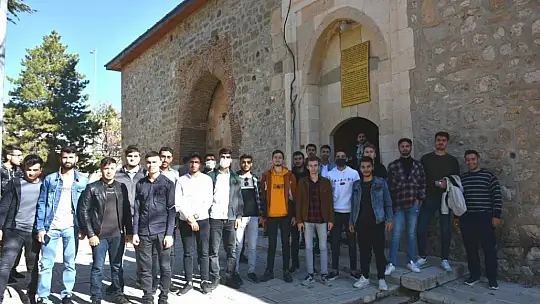 Elazığ'a ilk kez gelen öğrenciler Harput'u gezdi