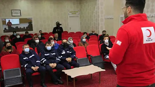 Elazığ Belediyesi çalışanlarına ilk yardım eğitimi verildi
