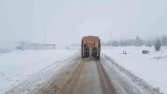 Elazığ Belediyesi karla mücadele çalışmalarını sürdürüyor